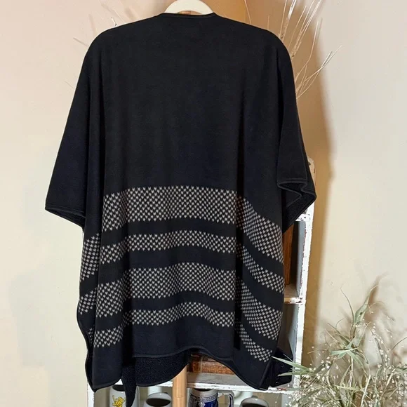 Ike Behar One Size Black Open Front Wrap w/Geometric Pattern. Very soft Fleece! - Picture 7 of 7